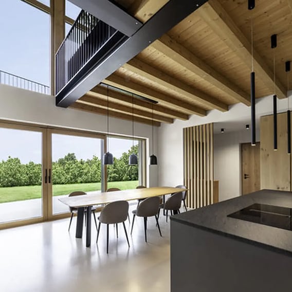 Scatto dell'interno di una villa moderna con vetrate Internorm a tutta parete.