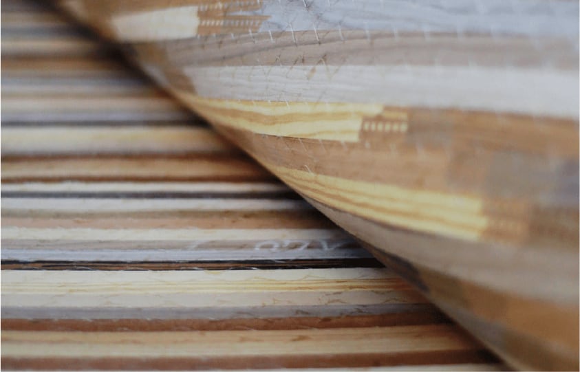 Scatto in primo piano di diversi listelli di legno di vario tipo