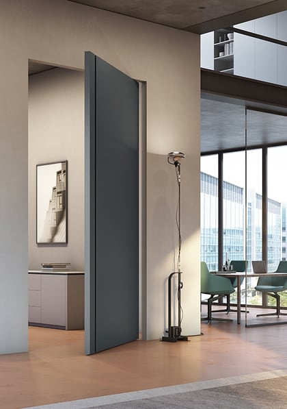 Scatto di una porta Pivato ad apertura Pivot